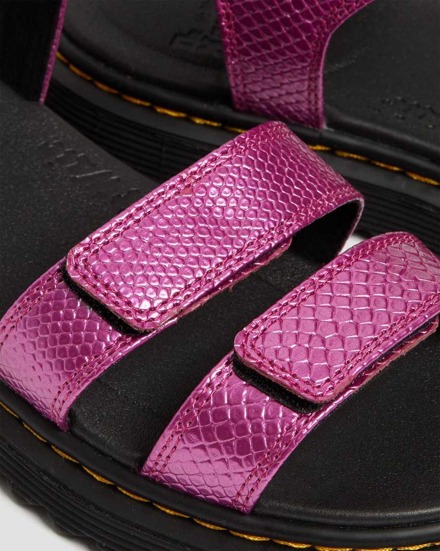 dr. martens klaire reptile emboss strap børnesandaler i lyserød