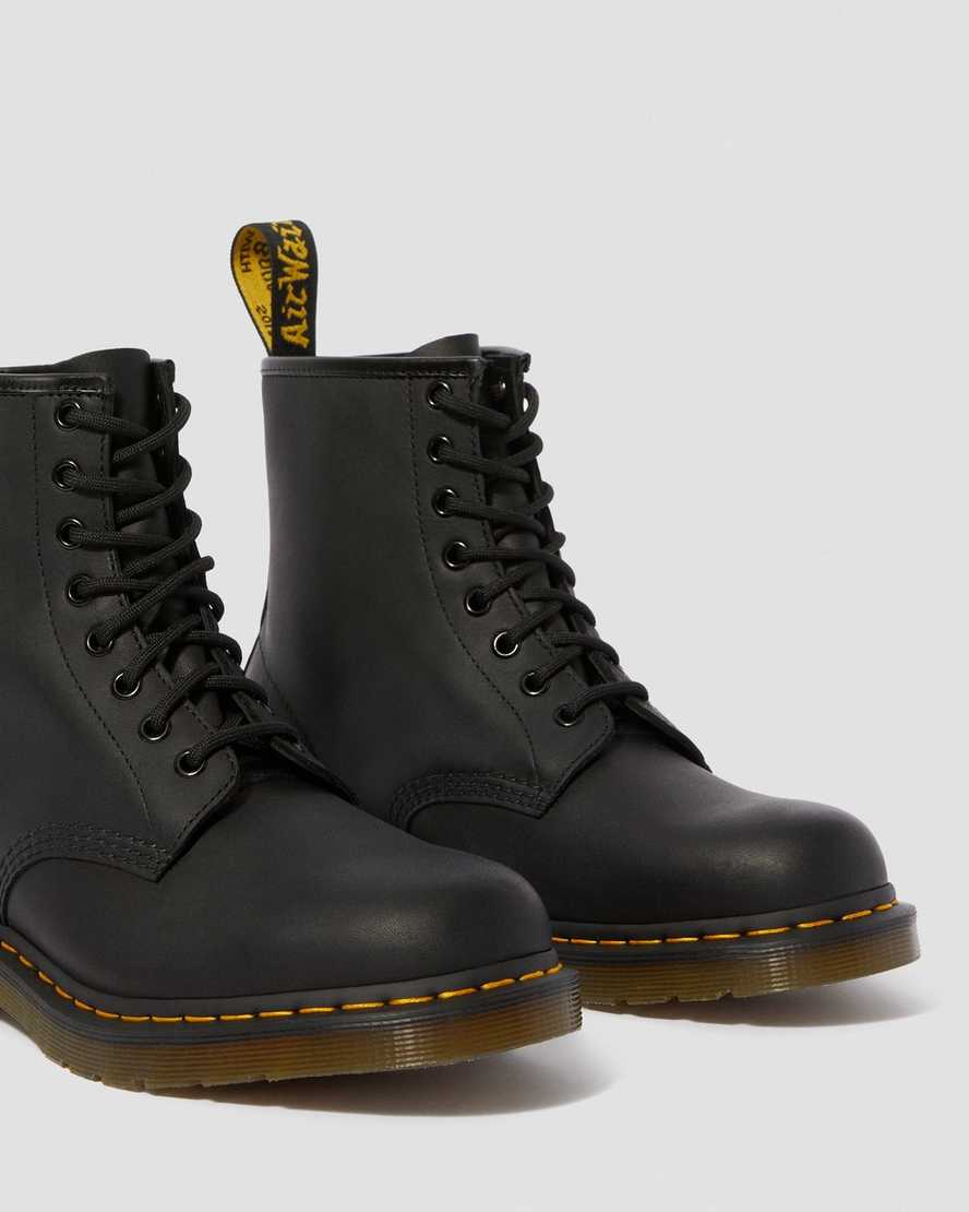 sorte dr martens 1460 greasy herrestøvler med snørebånd