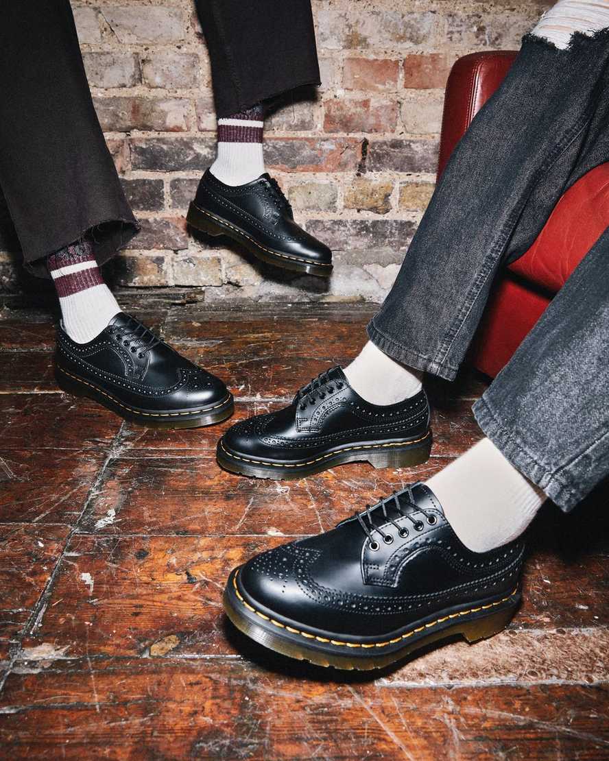 sorte dr martens 3989 yellow stitch smooth herre brogue sko