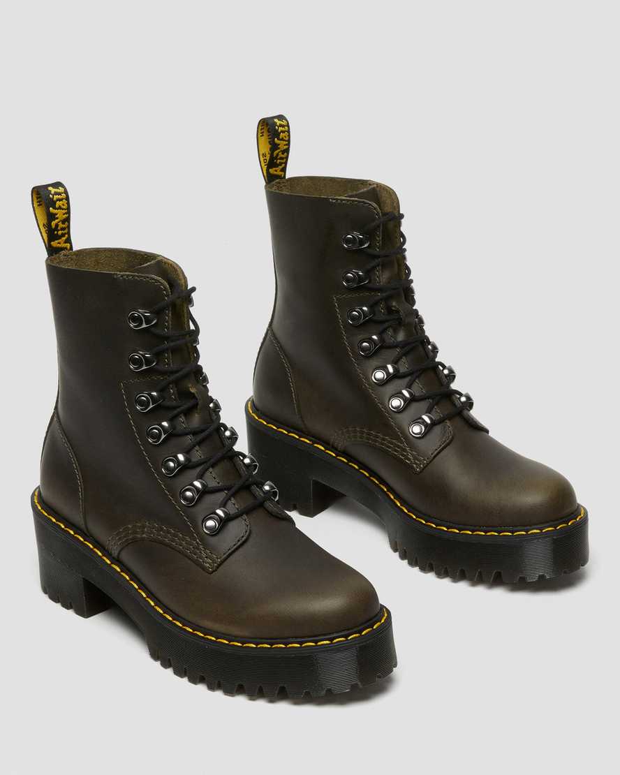 brune dr martens leona damestøvler med hæl