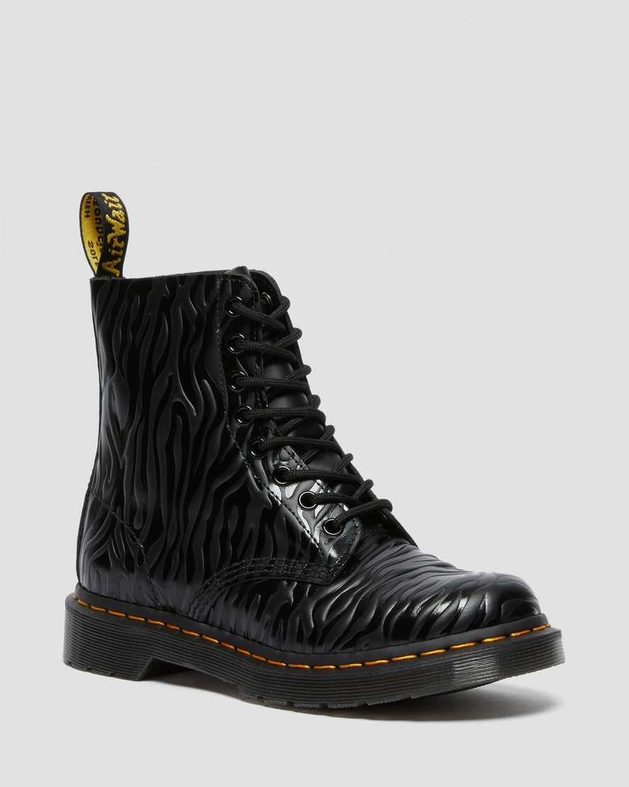 sorte dr martens 1460 pascal zebra emboss damestøvler med snørebånd