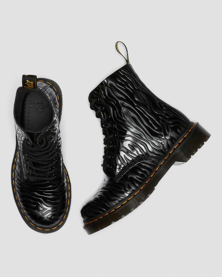 sorte dr martens 1460 pascal zebra emboss damestøvler med snørebånd