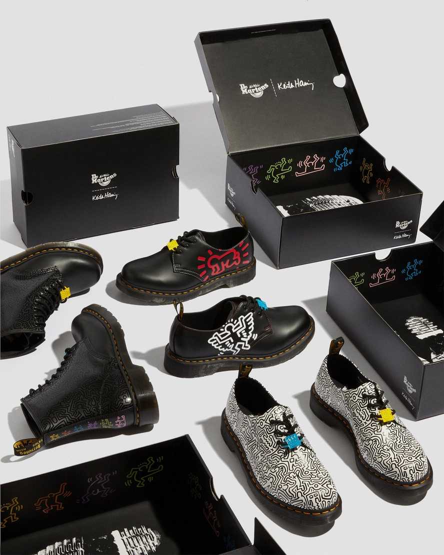 sorte dr martens keith haring 1460 smooth damestøvler med snørebånd