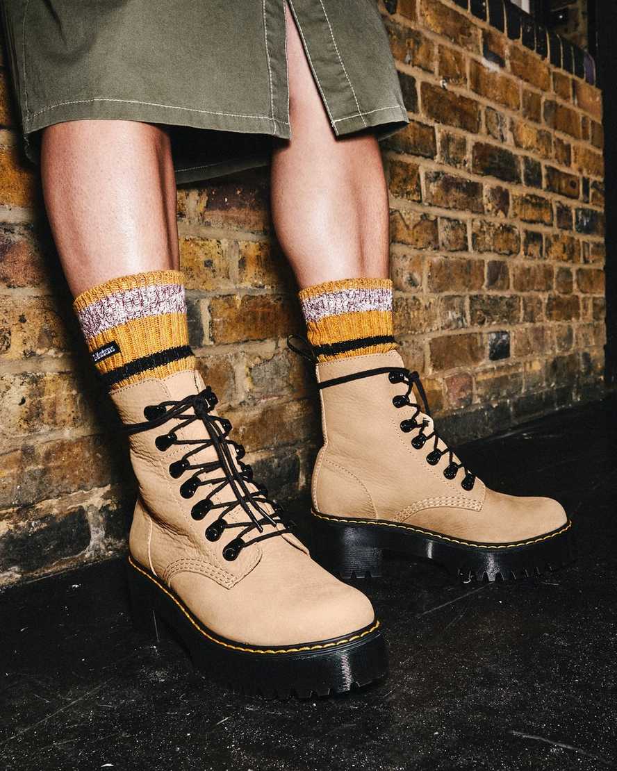brune dr martens leona damestøvler med snørebånd