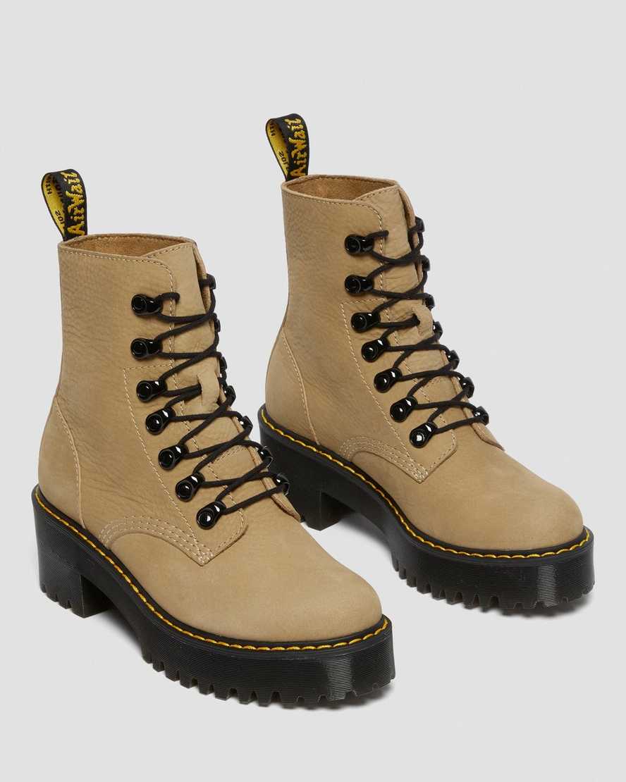 brune dr martens leona damestøvler med snørebånd