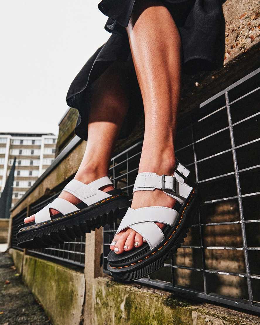 hvide dr martens voss ii dame sandaler med rem
