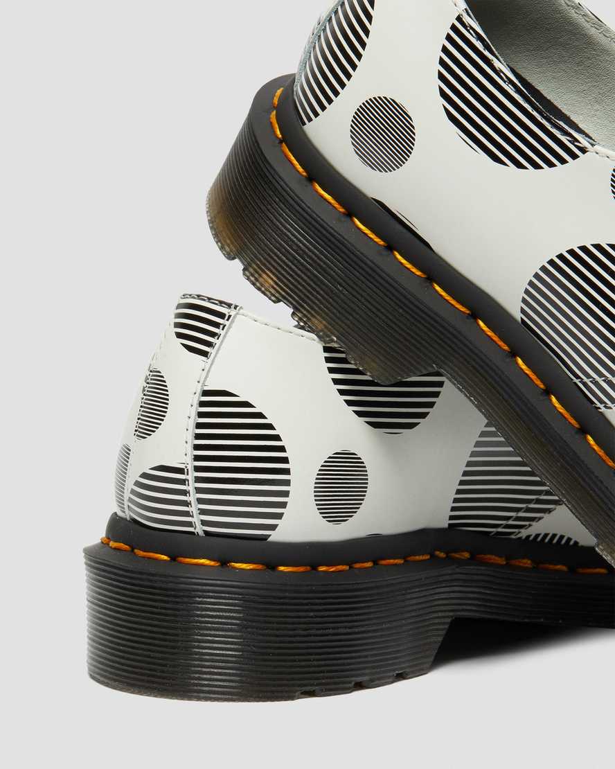 dr martens 1461 polka dot smooth oxford sko til kvinder i hvid og sort